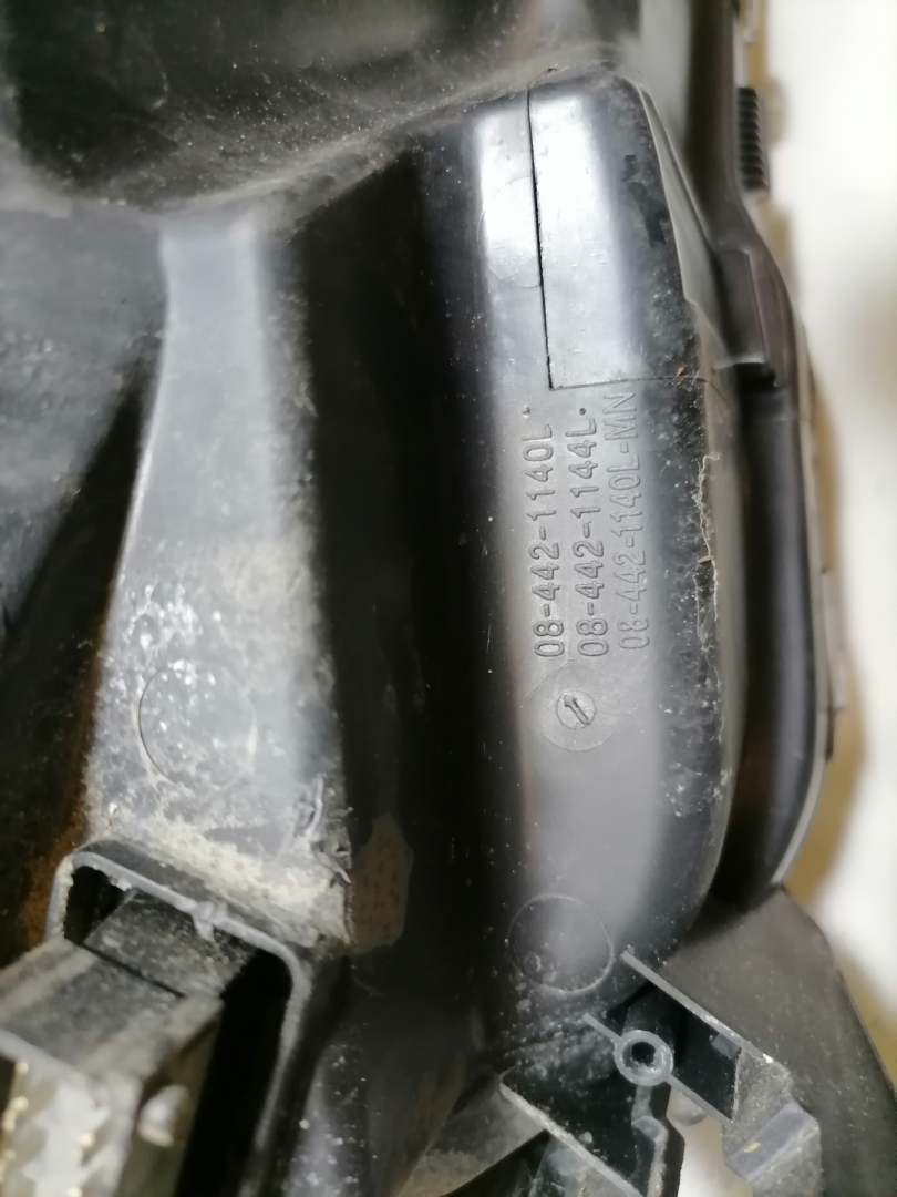 Opel Astra H Scheinwerfer vorn links Halogen schwarzer Hintergrund Zubehör Bj.2004